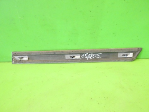 Listwa błotnika prawa tył 8P3853984B LY7W AUDI A3 8P HB 3D 03-05