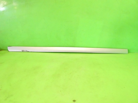 Listwa drzwiowa prawa przód dół LY7W AUDI A3 8P HB 3D 03-05