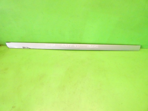 Listwa drzwiowa prawa przód dół LY7W AUDI A3 8P HB 3D 03-05