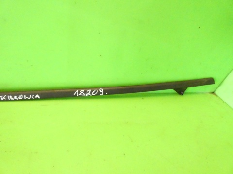 Listwa zgarniająca lewa przód 8P3837477C AUDI A3 8P HB 3D 03-05