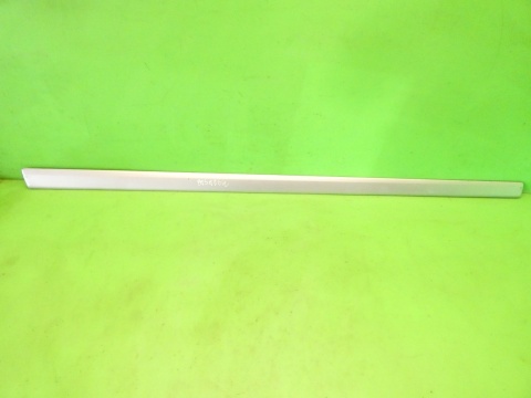 Listwa drzwiowa prawa przód 8P3853954D LY7W AUDI A3 8P HB 3D 03-05