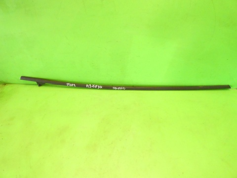 Listwa zgarniająca prawa przód 8P3837478C AUDI A3 8P HB 3D 03-05