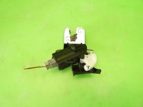 Centralny zamek klapy tył bagażnika AUDI A4 B7 SEDAN 04-08