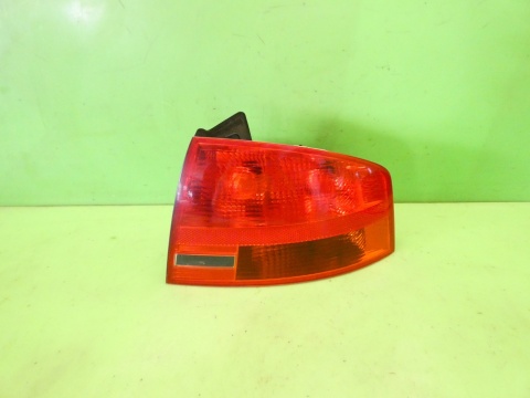 Lampa prawa tył w błotnik 8E5945096 hella AUDI A4 B7 SEDAN 04-08