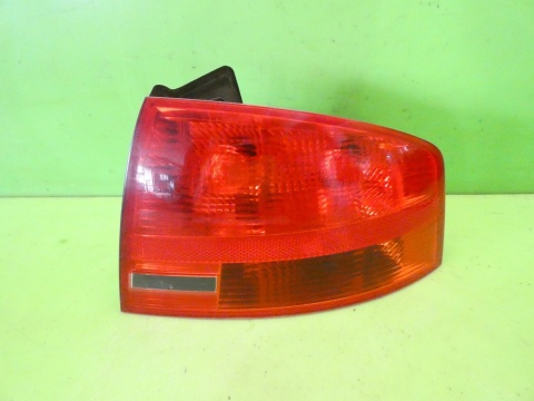 Lampa prawa tył w błotnik 8E5945096 hella AUDI A4 B7 SEDAN 04-08
