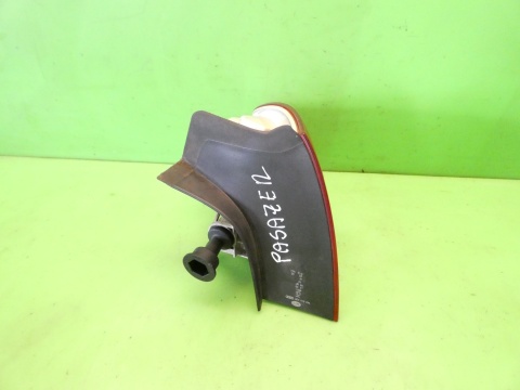 Lampa prawa tył w błotnik 8E5945096 hella AUDI A4 B7 SEDAN 04-08