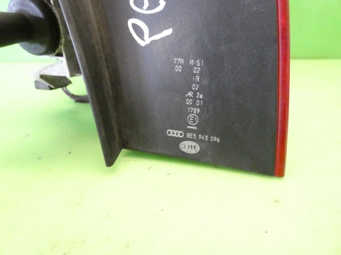 Lampa prawa tył w błotnik 8E5945096 hella AUDI A4 B7 SEDAN 04-08