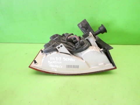 Lampa prawa tył w błotnik 8E5945096 hella AUDI A4 B7 SEDAN 04-08