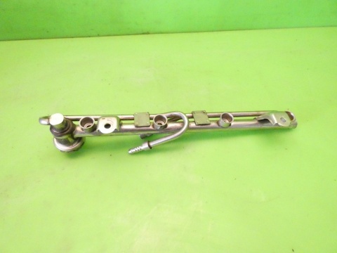 Listwa wtryskowa 06B133681L AUDI A4 B7 2.0 ALT 04-08