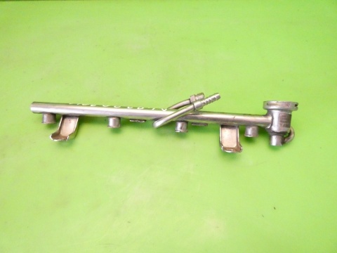 Listwa wtryskowa 06B133681L AUDI A4 B7 2.0 ALT 04-08