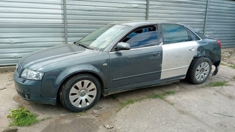 Listwa drzwiowa prawa przód dół 8E0853960 AUDI A4 B6 5D 00-04