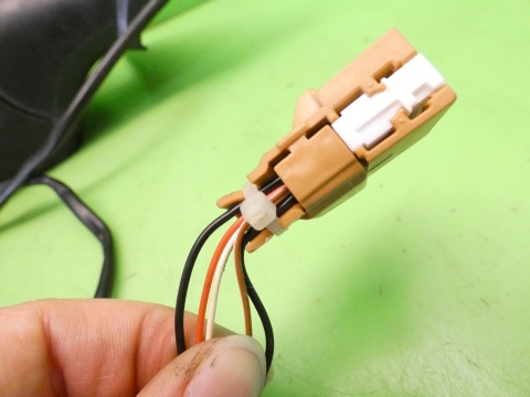 Lusterko zewnętrzne prawe 5pin LZ9Y AUDI A4 B7 04-08