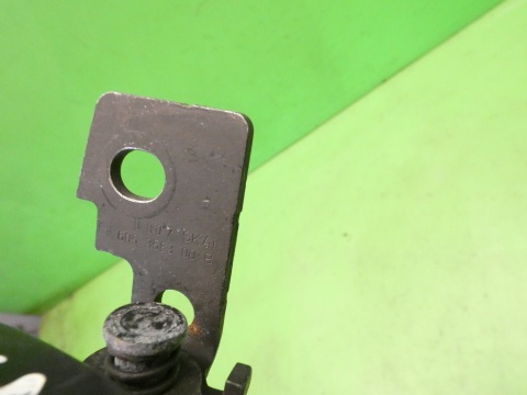 Zatrzask zapięcie pasa środek tył 13225290 OPEL CORSA D 06-11