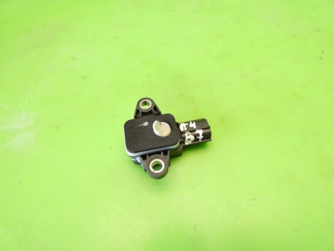 Czujnik uderzeniowy prawy 8P0955557 AUDI A4 B7 2.0 ALT 04-08