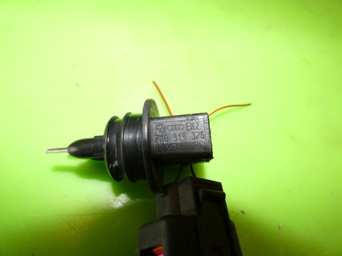 Czujnik poziomu płynu spryskiwaczy 7M0919376 AUDI A4 B7 2.0 ALT 04-08