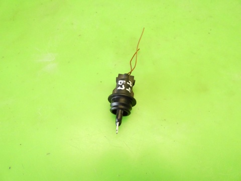 Czujnik poziomu płynu spryskiwaczy 7M0919376 AUDI A4 B7 2.0 ALT 04-08