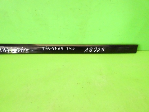 Listwa drzwiowa prawa tył 8E0853964 LZ9Y AUDI A4 B7 SEDAN 04-08