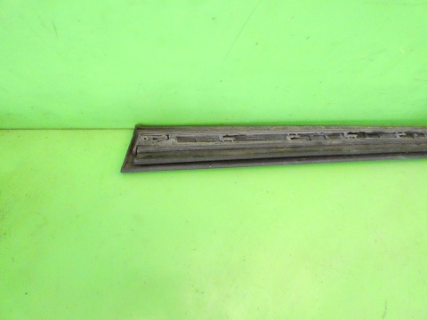 Listwa drzwiowa lewa przód dół 8E0853959E LZ9Y AUDI A4 B7 SEDAN 04-08