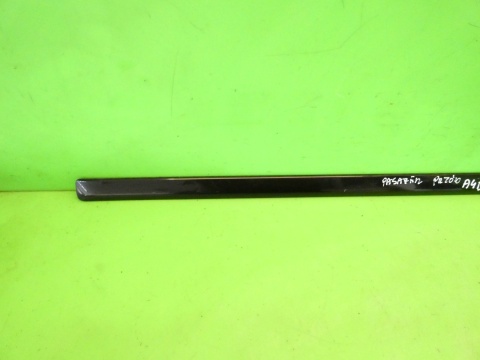 Listwa drzwiowa prawa przód 8E0853954 LZ9Y AUDI A4 B7 SEDAN 04-08