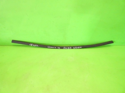 Listwa drzwiowa zgarniająca lewa tył AUDI A4 B7 SEDAN 04-08