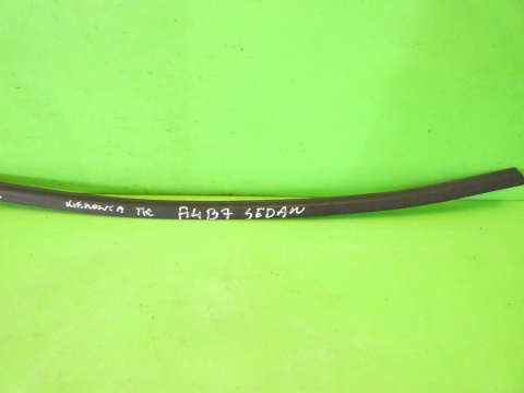 Listwa drzwiowa zgarniająca lewa tył AUDI A4 B7 SEDAN 04-08