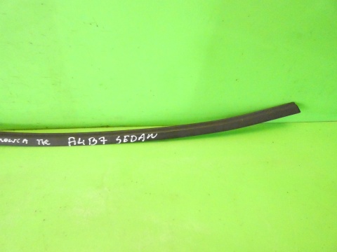 Listwa drzwiowa zgarniająca lewa tył AUDI A4 B7 SEDAN 04-08