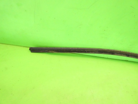 Listwa drzwiowa zgarniająca lewa tył AUDI A4 B7 SEDAN 04-08