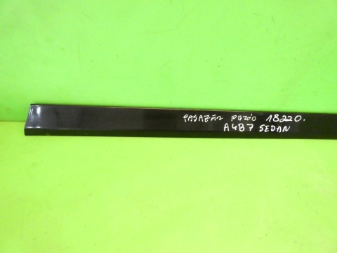 Listwa drzwiowa prawa przód dół 8E0853960E LZ9Y AUDI A4 B7 SEDAN 04-08