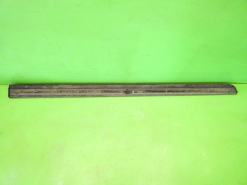 Listwa drzwiowa prawa przód dół 8E0853960E LZ9Y AUDI A4 B7 SEDAN 04-08