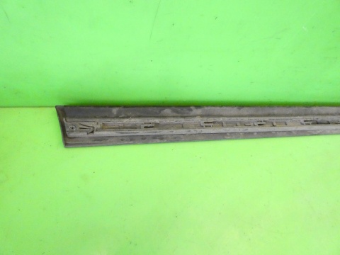 Listwa drzwiowa prawa przód dół 8E0853960E LZ9Y AUDI A4 B7 SEDAN 04-08