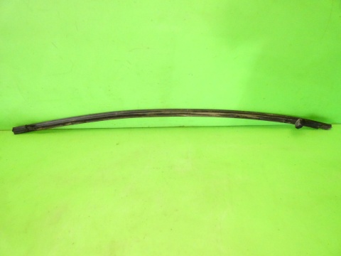 Listwa drzwiowa zgarniająca prawa przód AUDI A4 B7 SEDAN 04-08