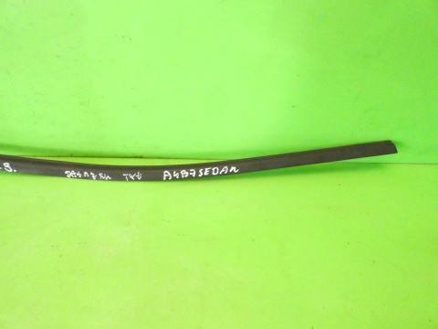 Listwa drzwiowa zgarniająca prawa tył AUDI A4 B7 SEDAN 04-08