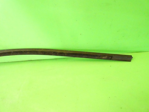 Listwa drzwiowa zgarniająca prawa tył AUDI A4 B7 SEDAN 04-08