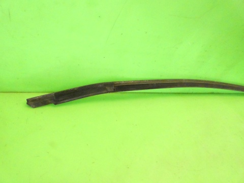 Listwa drzwiowa zgarniająca lewa przód AUDI A4 B7 SEDAN 04-08