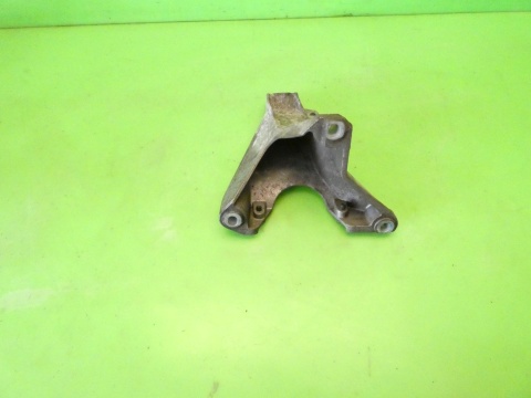 Łapa wspornik silnika prawa 8E0199308A AUDI A4 B7 2.0 ALT 130KM 04-08