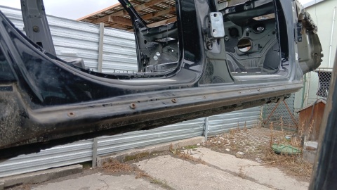 Próg prawy LZ9Y AUDI A4 B7 SEDAN 04-08