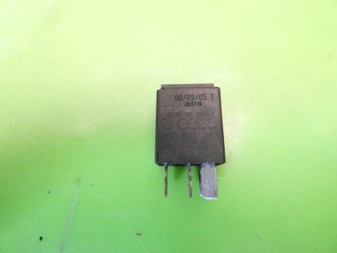 Przekaźnik 395 8Z0951253 AUDI A4 B7 2.0 ALT 04-08