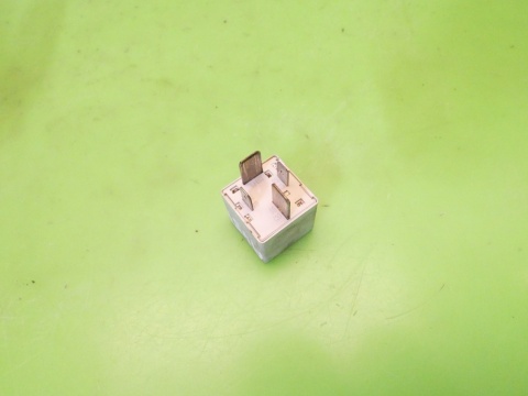 Przekaźnik 614 8E0951253 AUDI A4 B7 2.0 ALT 04-08