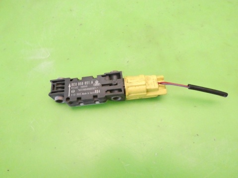Czujnik uderzeniowy prawy 8E0959651A AUDI A4 B7 2.0 ALT 04-08