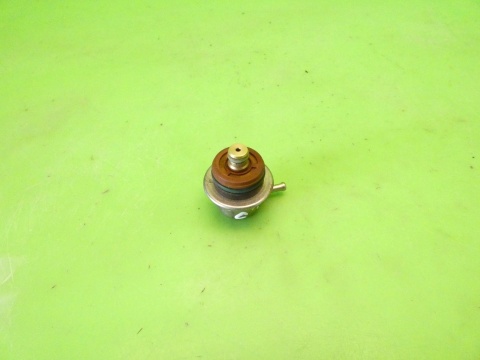 Zawór regulator ciśnienia paliwa 0280160575 AUDI A4 B7 2.0 ALT 130KM 04-08