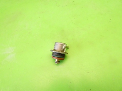 Zawór regulator ciśnienia paliwa 0280160575 AUDI A4 B7 2.0 ALT 130KM 04-08