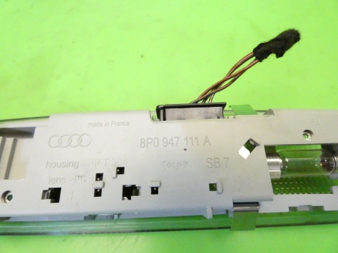 Lampka oświetlenie kabiny tył 8P0947111A AUDI A4 B7 04-08