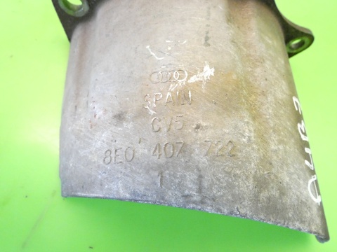 Osłona przegubu półosi 8E0407722 AUDI A4 B7 2.0 ALT 04-08