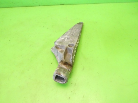 Łapa wspornik silnika 8E0199343H AUDI A4 B7 2.0 ALT 130KM 04-08