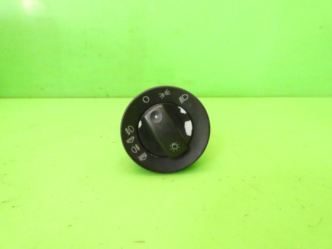 Przełącznik włącznik świateł halogeny 8E0941531C AUDI A4 B7 04-08