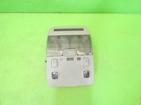 Lampka oświetlenie kabiny przód 8E0947135A AUDI A4 B7 04-08