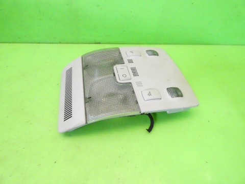 Lampka oświetlenie kabiny przód 8E0947135A AUDI A4 B7 04-08