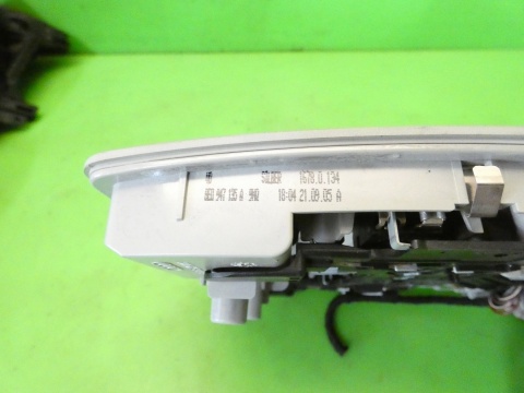 Lampka oświetlenie kabiny przód 8E0947135A AUDI A4 B7 04-08