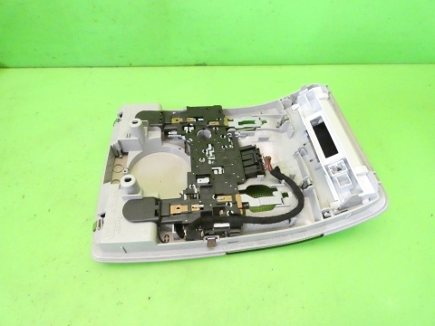 Lampka oświetlenie kabiny przód 8E0947135A AUDI A4 B7 04-08