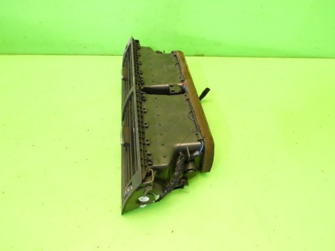 Kratka nawiewu środek przód 8E0820951H AUDI A4 B7 04-08